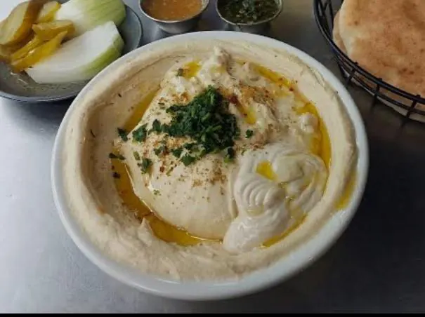 מנת פול חם עם לימון